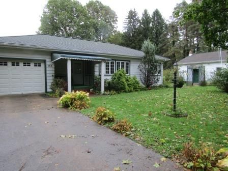 258 School St, Pleasantville, PA 16341-2310