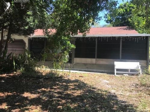 2095 Camden St, Fort Pierce, FL 34952-6714