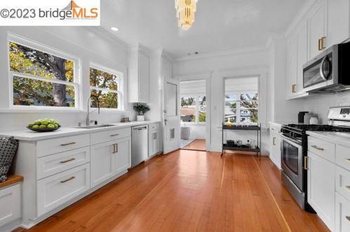 418 45 St, Oakland CA 94609-2135 exterior