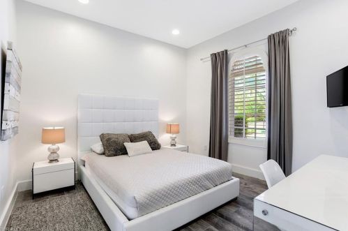 9045 Shenendoah Cir, Naples FL 34113-1663 exterior