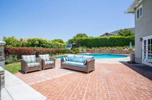 2936 Alta Vis Dr, Newport Beach CA  92660-3205 exterior