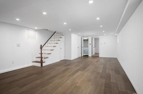 311 262nd St, Bronx, NY 10471-1103