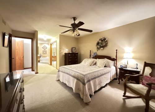 1 Cedar Pt, Newport KY  41076-1743 exterior