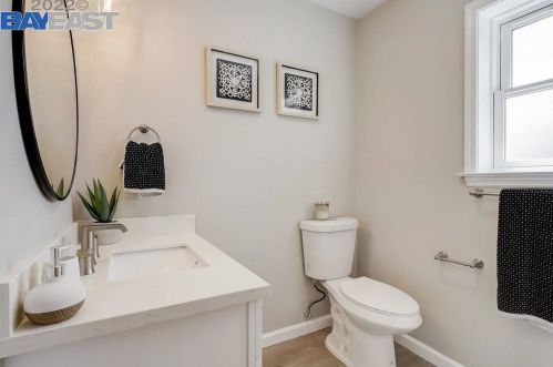 1513 142nd Ave, San Leandro CA  94578-1707 exterior