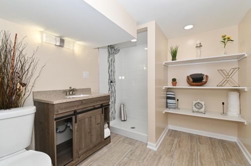 4902 Hoyt Pl, Milwaukee WI  53216-2331 exterior