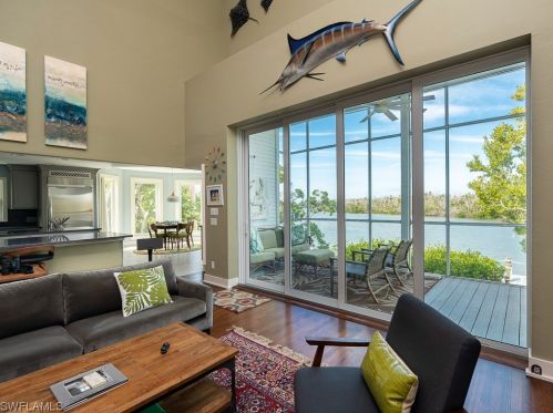 5690 Pne Tree Dr, Sanibel FL 33957-2304 exterior