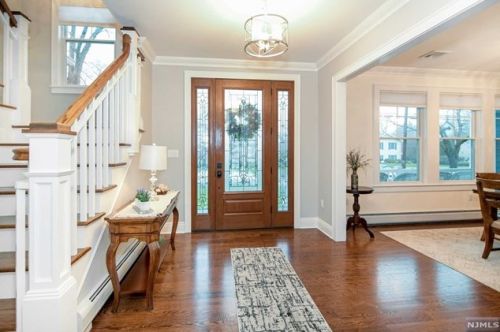 263 Beechwood Rd, Oradell, NJ 07649-1807