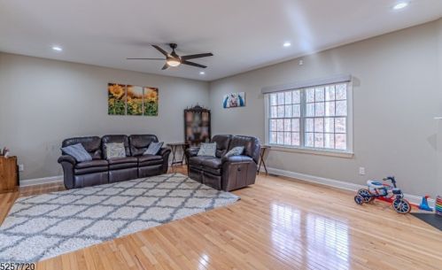 305 Raymound Blvd, Parsippany NJ  07054-3452 exterior