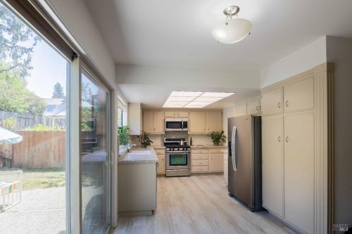 708 Montclair Dr, Santa Rosa CA  95409-2822 exterior