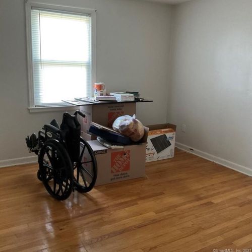 429 Elm St, Windsor Locks CT  06096-1604 exterior