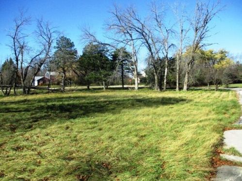 11404 Pinehurst Cir, Thiensville, WI 53092-3545