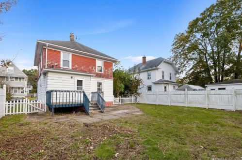 15 Kinney Ave, Norwich CT  06360-6209 exterior