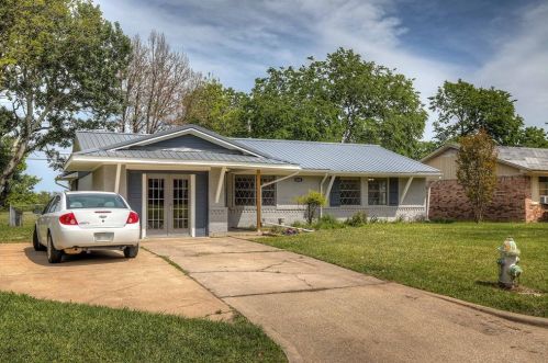 1412 Alpine St, Greenville, TX 75401-2204