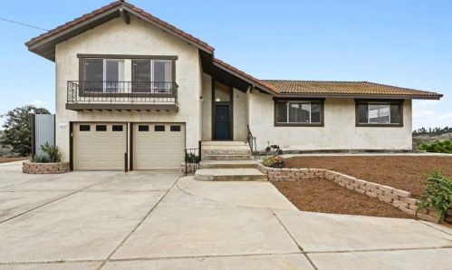 11055 Calle Oro Verde, Valley Center CA  92082-4202 exterior
