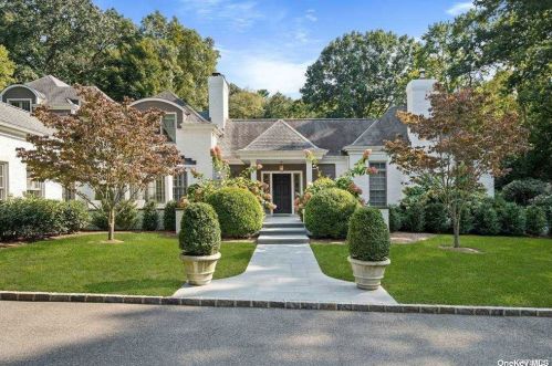 23 Valley Rd, Matinecock, NY 11560-2602