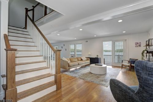 111 Maxim Dr, Hopatcong NJ  07843-1900 exterior