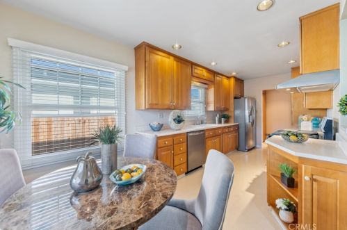 2832 Clark Ave, Long Beach, CA 90815-1039