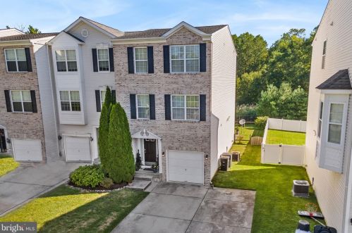 10 Nicole Ct, West Deptford, NJ 08096-5506