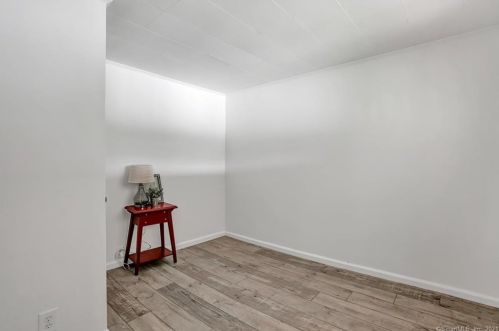 93 Boulevard Dr, Danbury CT  06810-7254 exterior