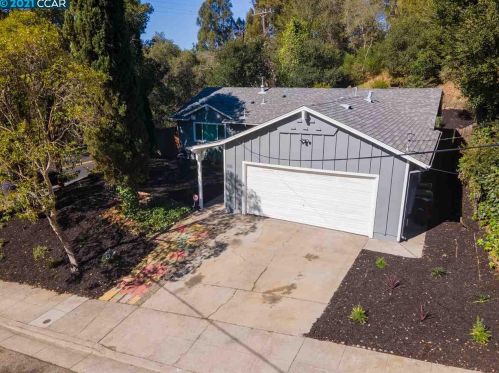 3301 Glenly Rd, Oakland CA  94605-4115 exterior