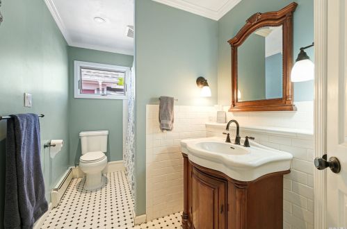 3 Bowman Ln, San Remo NY  11754-2006 exterior