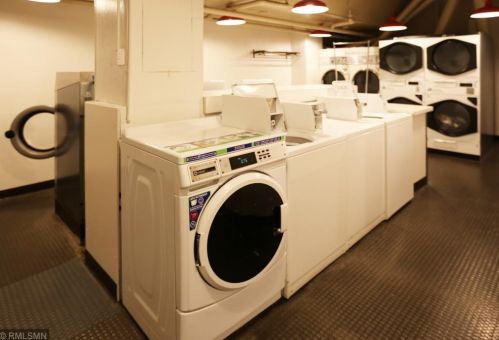 19 1st St, Minneapolis MN  55401-1839 exterior