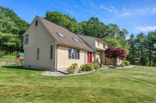 10 Windy Hill Dr, Wapping, CT 06074-2853
