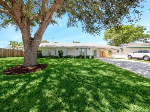9863 Dogwood Ave, West Palm Beach, FL 33410-4786
