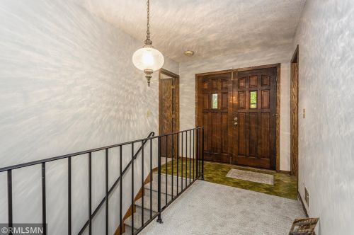 198 Mercury Dr, Minneapolis, MN 55432-4904