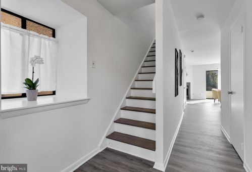 3061 Hawthorne Dr, Washington, DC 20017-1002
