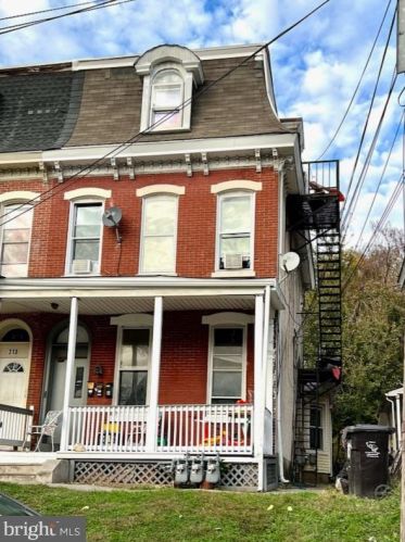 215 Jacoby St, Norristown, PA 19401-4040