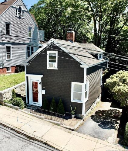 25 Brainard St, United States Coast Guard Ac, CT 06320-5607