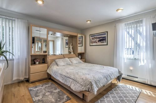 114 Granada Pkwy, North Lindenhurst NY  11757-6013 exterior