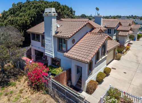 249 8th St, Pismo Beach, CA 93433-2050