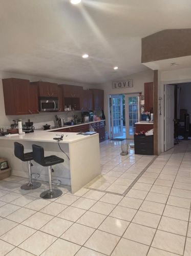 19830 65th Ct, Hialeah, FL 33015-8113