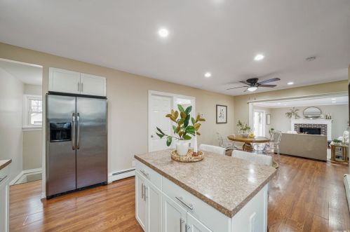 428 Oak Neck Rd, West Islip NY  11795-3614 exterior