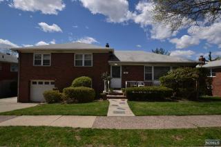 679 Ctr St, Ridgefield NJ  07657-1932 exterior
