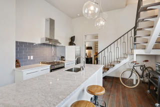 719 Philip St, New Orleans LA  70130-5463 exterior