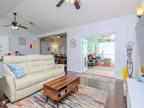10730 Oakhaven Dr, Pinellas Park FL  33782-2511 exterior