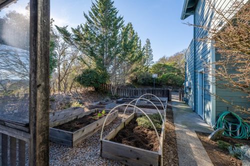 359 Laurel St, Willits CA  95490-3703 exterior