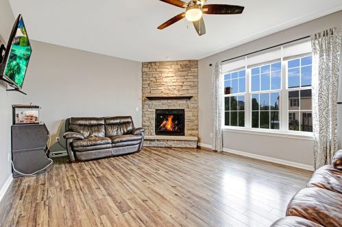 1910 Tumbleweed Cir, West Bend WI  53095-8561 exterior