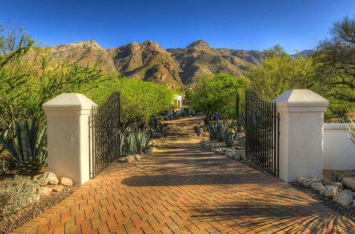 6631 Los Leones Dr, Tucson, AZ 85718-1807