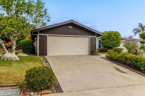 1376 Ivy St, Escondido CA  92026-2721 exterior