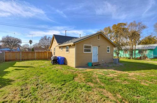 9665 Kent St, Elk Grove CA  95624-2432 exterior