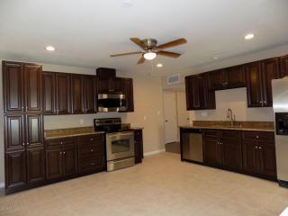 8222 39th Ave, Phoenix, AZ 85051-9106