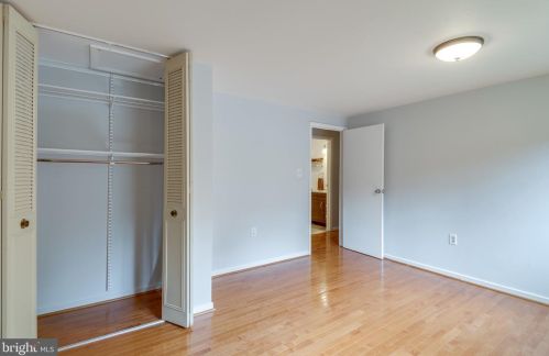 2308 Whitetail Ct, Herndon VA  20191-3018 exterior