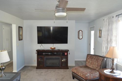 1698 Juniper Dr, Green Bay, WI 54302-2334