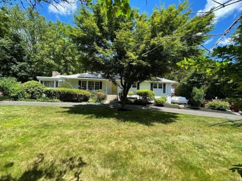 59 Montebello Rd, Airmont NY  10901-3830 exterior