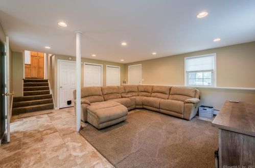 4 Riverview Rd, Uncasville CT  06382-1914 exterior