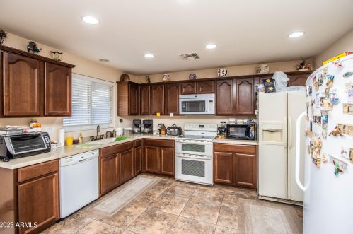 950 Kelsi Ave, San Tan Valley AZ  85140-4141 exterior